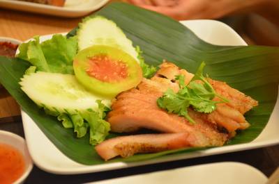 คอหมูย่าง ที่ ร้านอาหาร ส้มตำนัว สยามสแควร์ซอย 5