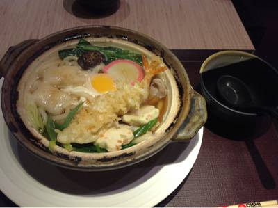 นาเบะยากิ อุด้ง ที่ ร้านอาหาร Kazokutei Central ปิ่นเกล้า