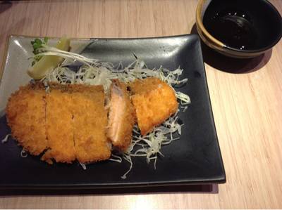 แซลมอนทอด ที่ ร้านอาหาร Kazokutei Central ปิ่นเกล้า