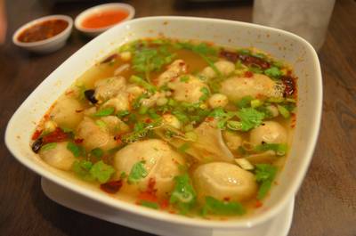 ต้มแซ่บกระดูกอ่อน ที่ ร้านอาหาร ส้มตำนัว สยามสแควร์ซอย 5