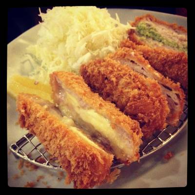 หมูม้วนไส้ชีส วาซาบิ และกระเทียม ที่ ร้านอาหาร Katsu King K-Village