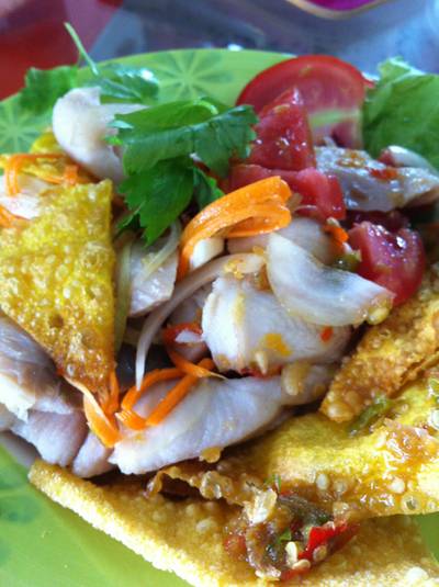 เกี๋ยวกรอบยำปลาสด. รสแซบ ที่ ร้านอาหาร ร้านก๋วยเตี๋ยวปลา ด๊อกเตอร์รวมโชค เกี๋ยวกรอบยำปลาสด. รสแซบ ที่ ร้านอาหาร ร้านก๋วยเตี๋ยวปลา ด๊อกเตอร์รวมโชค
