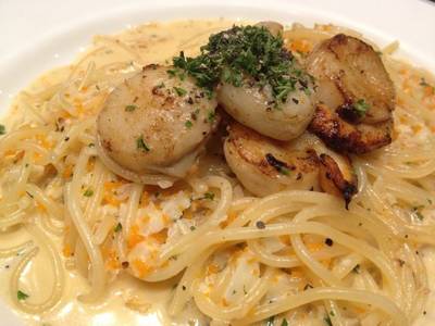 สปาเก็ตตี้ไข่กุ้งและหอยเชลล์ ที่ ร้านอาหาร Vanilla Brasserie Siam Paragon