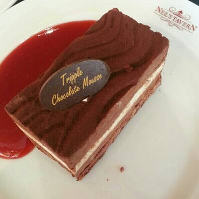 ร้านอาหาร Neil's Tavern Restaurant (Steak House) ร่วมฤดี