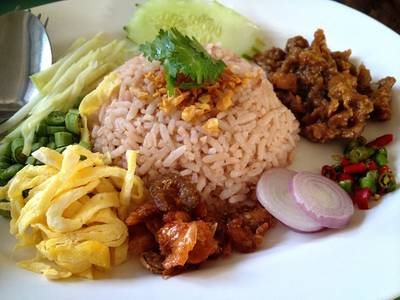 ข้าวคลุกกะปิ  ที่ ร้านอาหาร ก๋วยเตี๋ยวคำหวาน
