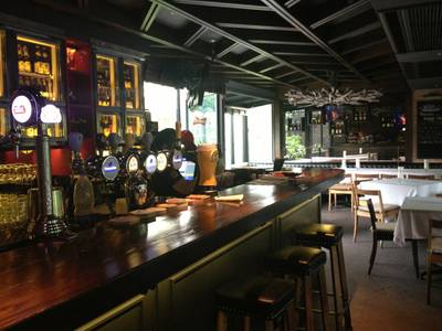ร้านอาหาร HOBS Bar & Restaurant Aree Garden ร้านอาหาร HOBS Bar & Restaurant Aree Garden