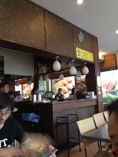 ร้านอาหาร Steak Lao Piyarom Sports Club