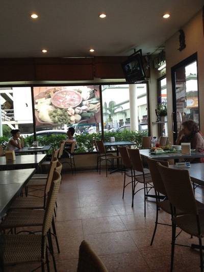 ร้านอาหาร Steak Lao Piyarom Sports Club