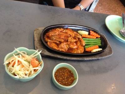 ร้านอาหาร Steak Lao Piyarom Sports Club