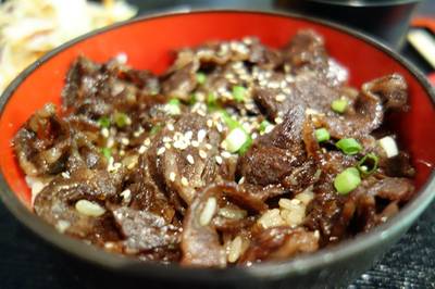 ข้าวหน้าเนื้อ วากิว ที่ ร้านอาหาร Moom Muum Park Terminal 21