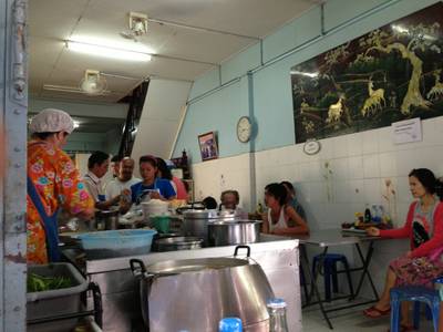 คนรอคิวแยอะมาก ที่ ร้านอาหาร โจ๊กนายจั๊ว สาขา 1