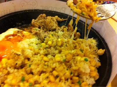 Pork pepper rice add egg&cheese ที่ ร้านอาหาร Pepper Lunch Chamchuree Square