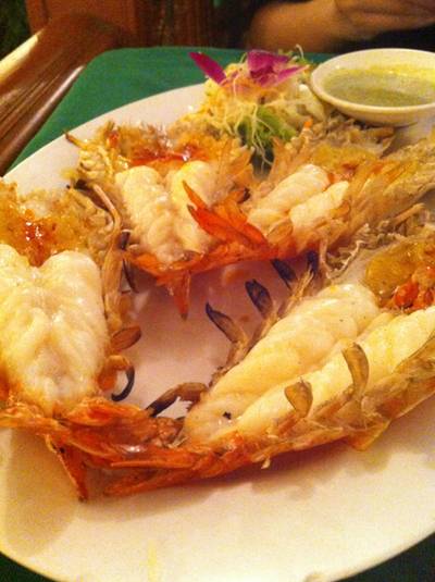 กุ้งสาละวินเผา  ที่ ร้านอาหาร สวนอาหารสมพงศ์ เลียบทางด่วนรามอินทรา-อาจณรงค์