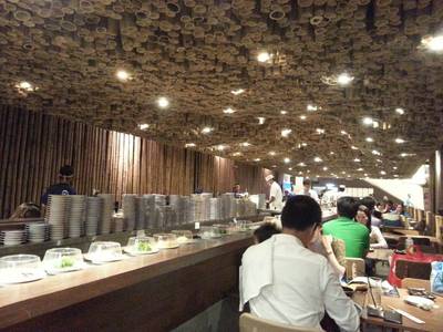 บรรยากาศร้าน แสงสวย ที่ ร้านอาหาร Sushi Den Central Ladprao