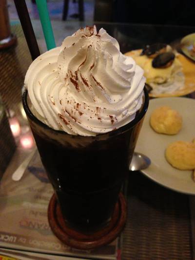 ร้านอาหาร Mai bakery in garden