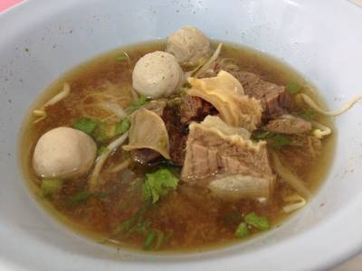 เล็กน้ำ ชิ้น เปื่อย เอ็น ที่ ร้านอาหาร รสดีเด็ด จุฬา ซอย 9