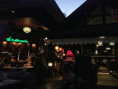 บรรยาศค่ำๆ ที่ ร้านอาหาร บ้านไร่ยามเย็น บรรยาศค่ำๆ ที่ ร้านอาหาร บ้านไร่ยามเย็น
