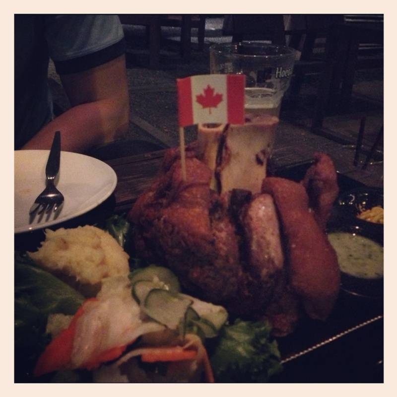 ขาหมูเยอรมันเทพมากๆ มาแล้วต้องลอง ที่ ร้านอาหาร บ้านตากอากาศ