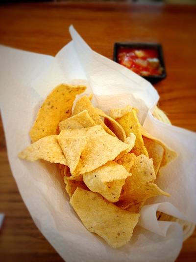 แป้งข้าวโพดกรอบๆ ครับ ออกแข็งหน่อยๆ ที่ ร้านอาหาร Sunrise Tacos Promenade