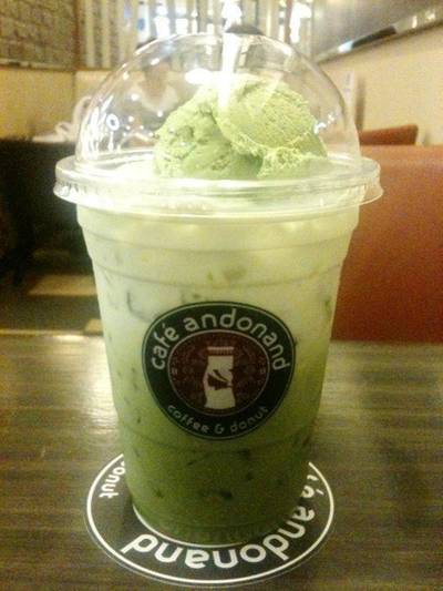 เมนูแนะนำครับ ชาเขียวที่นี่รสดีมาก ที่ ร้านอาหาร Cafe' Andonand