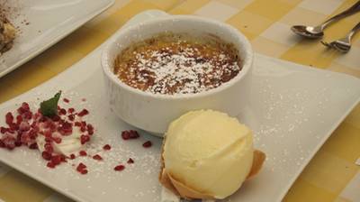 creme brulee ที่ ร้านอาหาร Pizzeria Limoncello