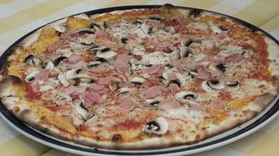 pizza แฮมเห็ด ที่ ร้านอาหาร Pizzeria Limoncello