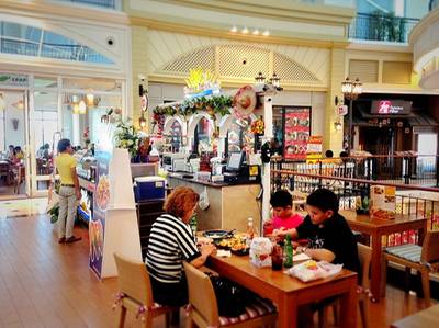 ร้านครับ ตั้งกลางห้างเลย ที่ ร้านอาหาร Sunrise Tacos Promenade