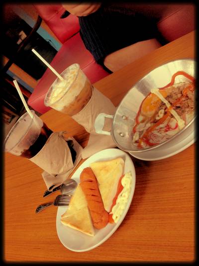 ชุดไข่กระทะ อร่อยนะ หมดแล้ว ที่ ร้านอาหาร ร้านกาแฟ นอกชาน