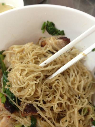 ร้านอาหาร บะหมี่เกี๊ยว หน้าปั๊มน้ำมันปิโตรนาส ลาดพร้าว