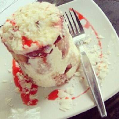 สตอเบอรี่ทีรามิสุ ที่ ร้านอาหาร บ้านก้ามปู ทรอปิคอล คาเฟ่