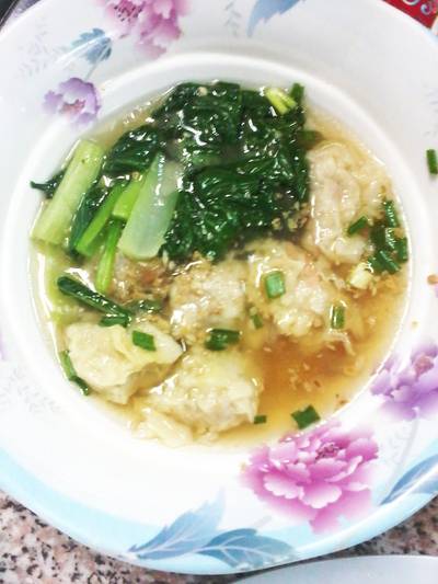 เกี๊ยวน้ำ  ที่ ร้านอาหาร ประจักษ์เป็ดย่าง บางรัก