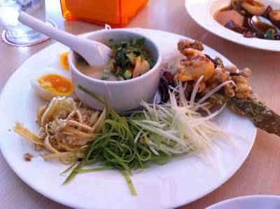 ขนมจีนพระเอกของทางร้าน ที่ ร้านอาหาร The Foodie หมู่บ้านซีเมนต์ไทย