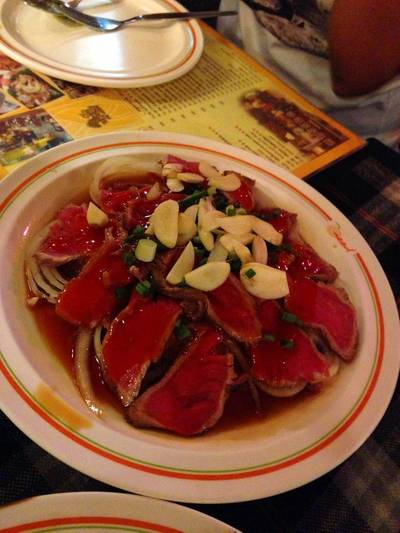 สลัดเนื้อสไลด์ ที่ ร้านอาหาร ปาเต๊ะ