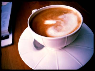 ลาเต้ร้อน ที่ ร้านอาหาร See you latte