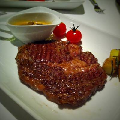 ร้านอาหาร Fireplace Grill