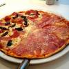Pizza ที่ ร้านอาหาร ร้านลูกอิน
