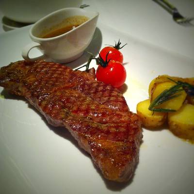 ร้านอาหาร Fireplace Grill