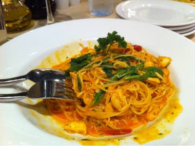 angle hair with crab and tomato ที่ ร้านอาหาร Amici by Pomodoro