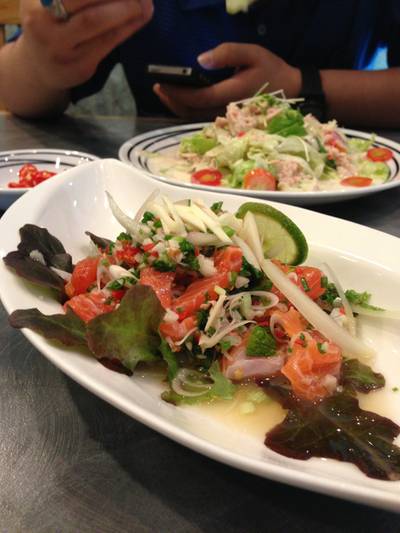 Yum Salmon ที่ ร้านอาหาร Fuji  เดอะมอลล์ รามคำแหง 3