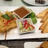 ไก่สะเต๊ะ หอมเครื่องเทศ ที่ ร้านอาหาร The 9th café