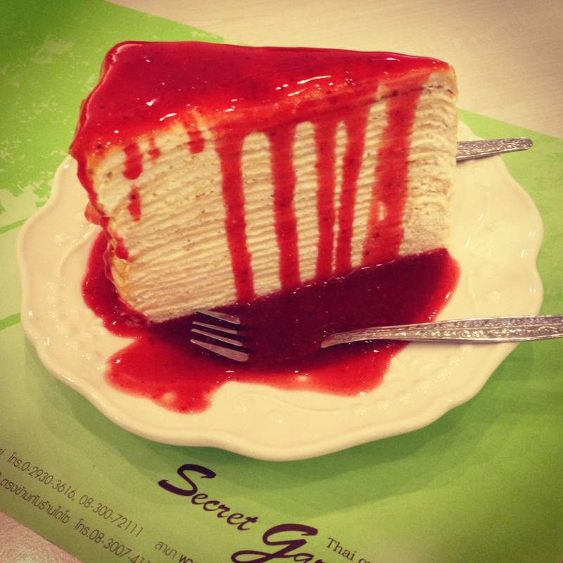 เครปเค้กแสนอร่อย ที่ ร้านอาหาร Secret Garden รัชโยธินอเวนิว