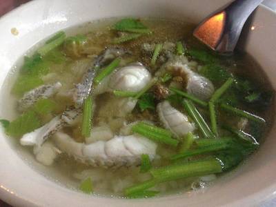 ข้าวต้มปลาเก๋า ที่ ร้านอาหาร ร้านข้าวต้มลี้หยูเซ้ง