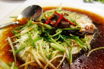 ปลาหิมะนึ่งซีอิ๊ว ที่ ร้านอาหาร พุทธรักษา เรสเทรอง