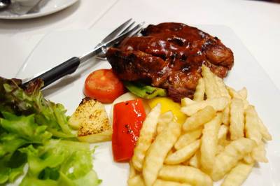 ซี่โครงหมูอบ ที่ ร้านอาหาร พุทธรักษา เรสเทรอง