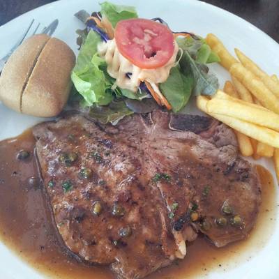 ร้านอาหาร สเต็ก East & West