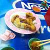 รอก๋วยเตี๋ยว ของทอดก้อแจ่มนะ ที่ ร้านอาหาร ก๋วยเตี๋ยวลูกชิ้นปลานายหอย