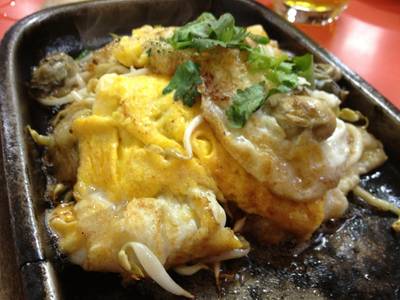 ออส่วนกระทะร้อน ที่ ร้านอาหาร ศิริวรรณหอยทอด