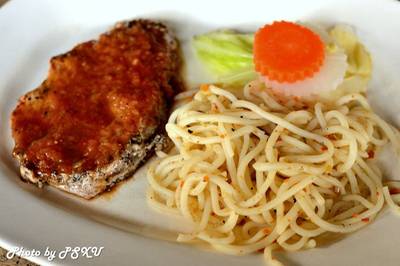 สเต็กหมู-ขนมจีนผัดเนย 75 บาท  ที่ ร้านอาหาร ขนมจีนเทวดา & สเต็ก พระราม 2