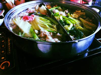 หม้อมีทั้งรวมและแยก สำหรับคนกินเนื้อ กับ ไม่กิน ที่ ร้านอาหาร ชูบา ชาบู