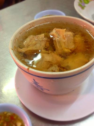 ร้านอาหาร พ่อครัวเถื่อน ยอดนักตุ๋น